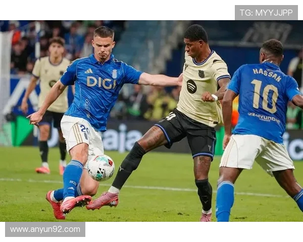 巴塞罗那众志成城再登西甲之巅荣耀加冕掀起加泰罗尼亚欢庆浪潮