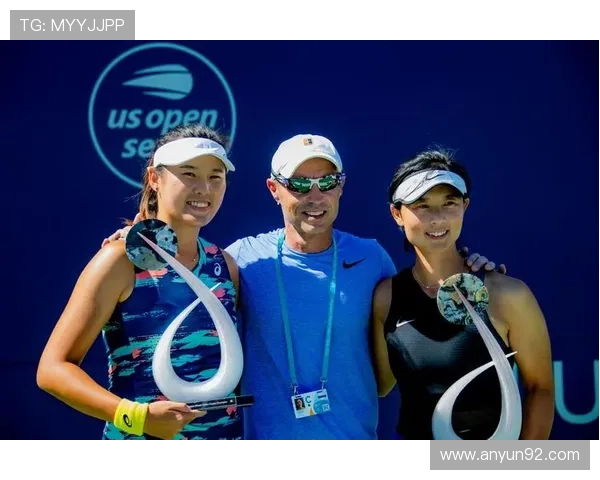 中网女双焦点战徐一璠杨钊煊鏖战巴博斯史蒂芬妮争夺八强席位