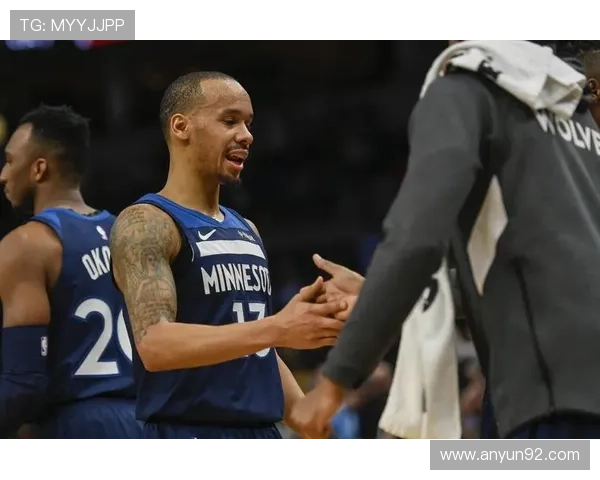 迪林厄姆28分钟高效表现14投10中三分全中助球队大胜正负值高达32