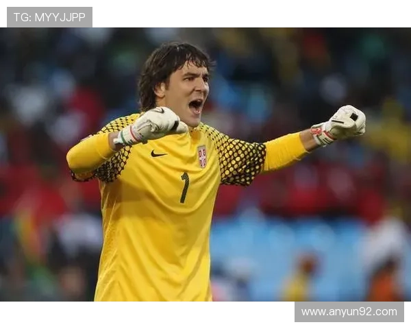 克鲁塞罗门将卡西奥遭队友膝盖撞击意外休克紧急被换下